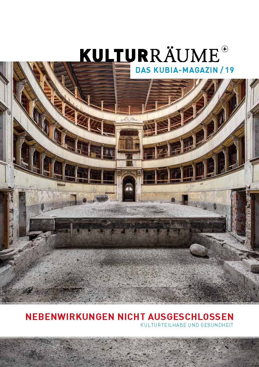 Cover Kulturräume 19/2020. Foto Peter Untermaierhofer, Lost Places. Ruine eines entkernten Theaterraums in Italien, Blick auf die Logen.