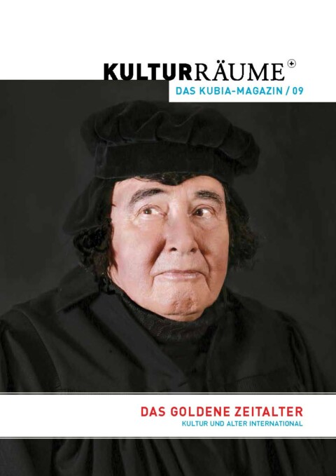 Cover Kulturräume+ 9/2015. Foto von Andreas Vincke für Kalenderprojekt "Zu Besuch bei den alten Meistern" des Altenzentrums am Schwesternpark Feierabendhäuser in Witten. Alter Mann als Martin Luther mit schwarzem Barett vor dunklem Hintergrund im Stil von Lukas Cranachs