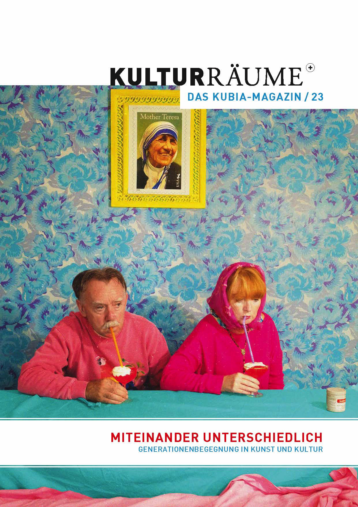 Cover Kulturräume+ 23/2022. photo by Enda Burke from the series "Homebound with my parents". a man and a woman in pink sit at a table drinking pink cocktails from straws. background turquoise patterned wallpaper.