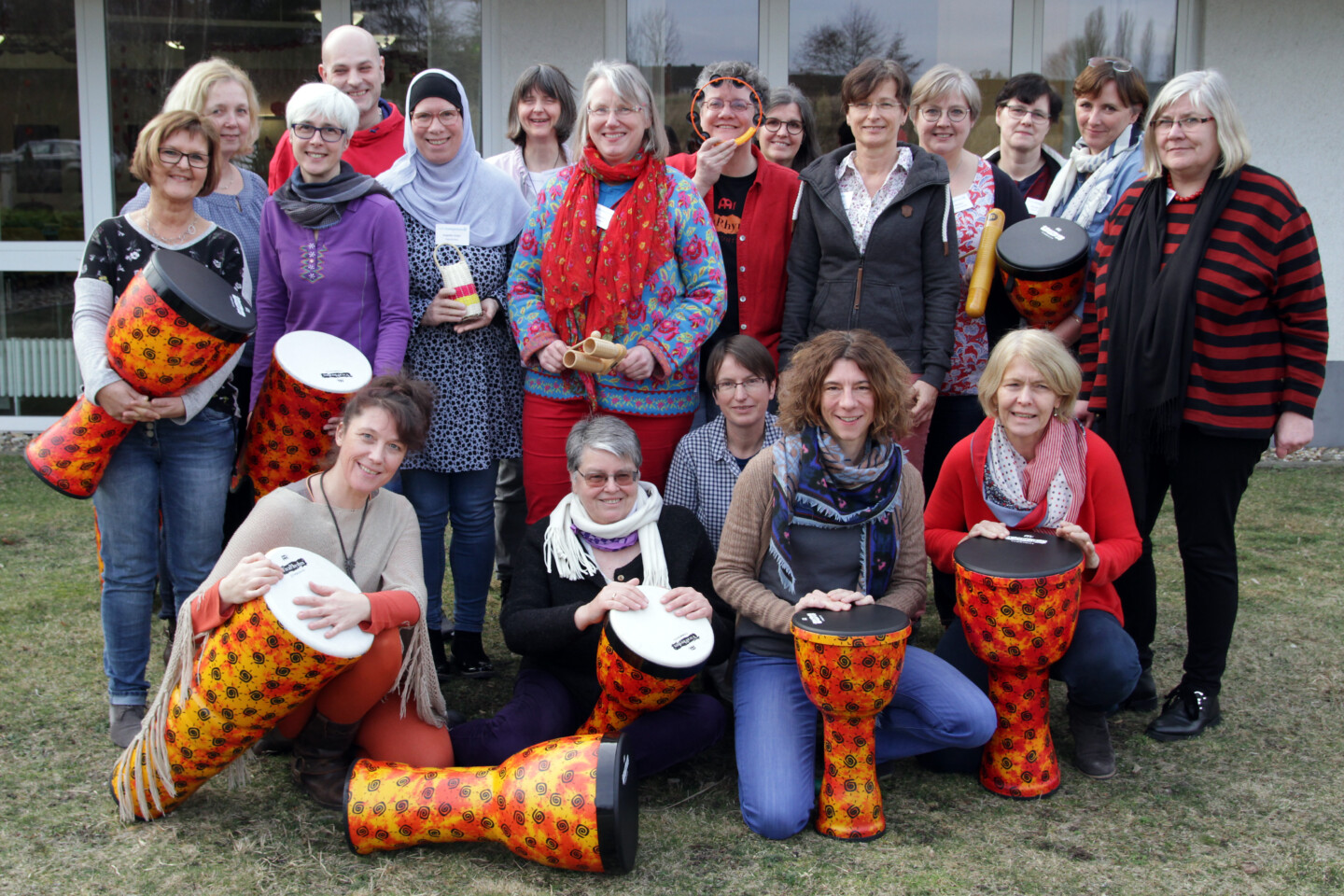 Imke Nagel mit Workshop-Gruppe zu Drum-Circle