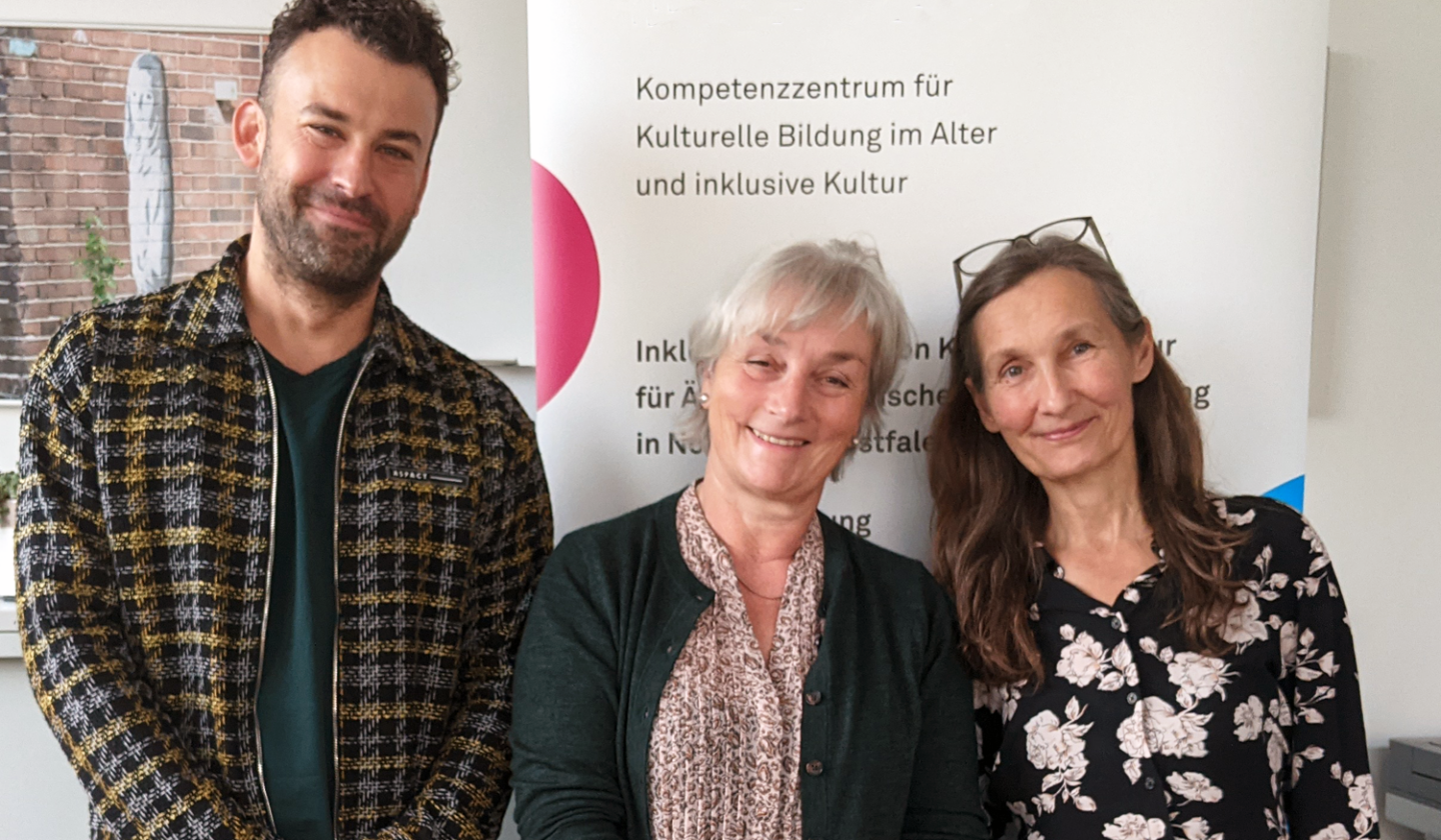The group photo shows Ben Thele, Gerda Sieben and Sybille Kastner.