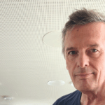 Porträtaufnahme Kay Strathus. Mann mit kurzen grauen Haaren.