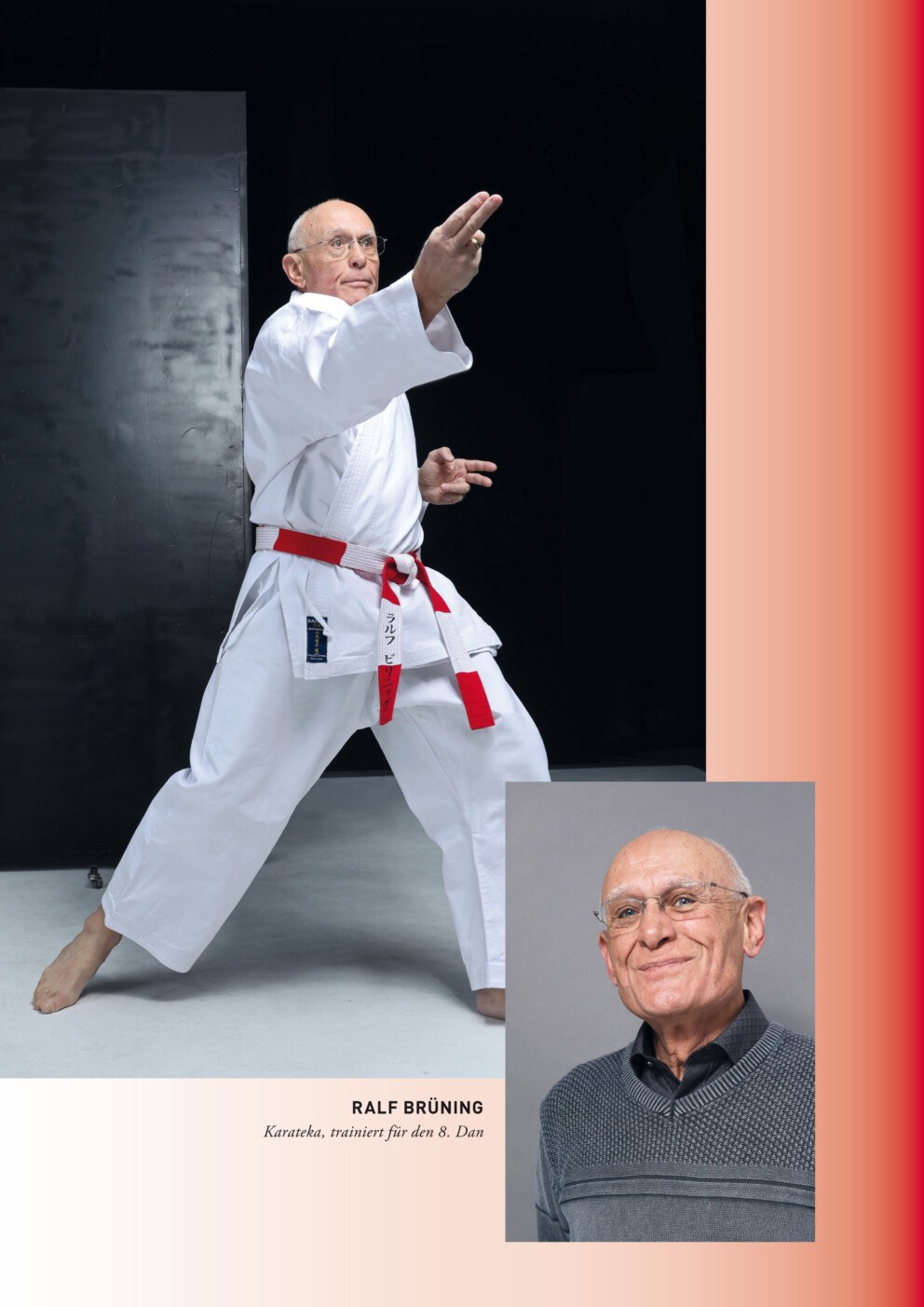 Ein älterer Mann steht barfuß in einer Karate Pose mit gebeugten Knien und ausgestreckten Armen. Er trägt einen weißen Karateanzug mit rot weißem Gürtel. Unten rechts zeigt ein Porträtfoto denselben Mann lächelnd. Daneben steht: „Ralf Brüning, Karateka, trainiert für den 8. Dan“.
